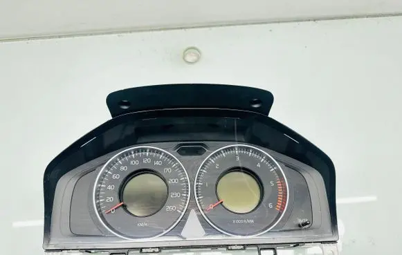 Volvo XC60 Speedometer (instrument cluster) 36001834 69799560U