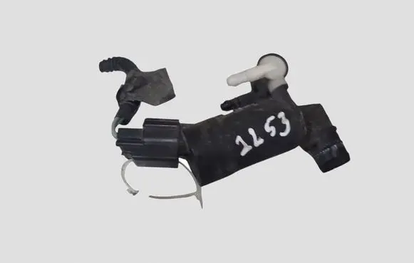 Ford Focus Windscreen/windshield washer pump BV6117K624BB