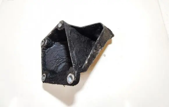 Audi A6 S6 C5 4B Engine mounting bracket 4b0199307c