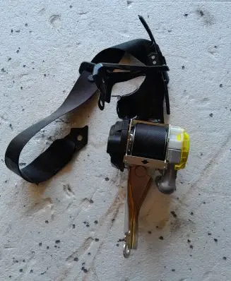 Lexus RX 450H Middle seatbelt (rear) Q090001