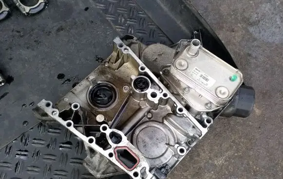 Mercedes-Benz E W211 Timing chain cover 