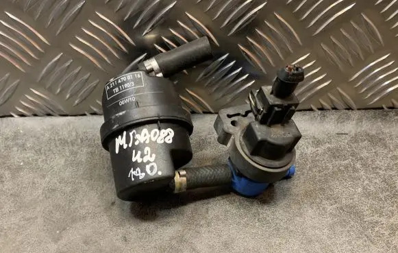 Engine mount vacuum valve