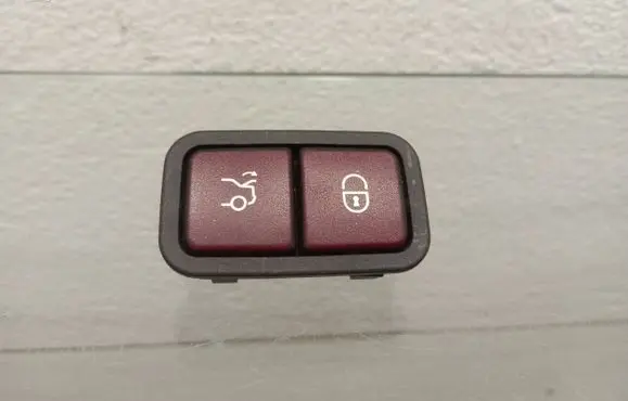 Mercedes-Benz CLS C257 Tailgate/boot open switch button 2208211479 32132101