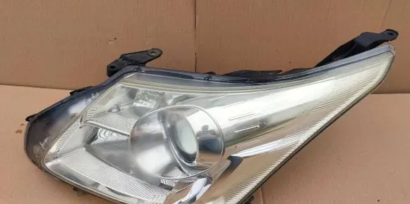 Toyota Avensis T270 Headlight/headlamp 1267502A7 H279GLDE