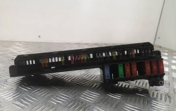 BMW 5 E60 E61 Fuse module 6957330