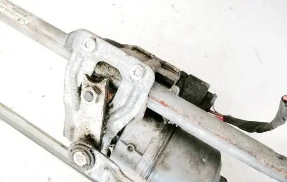 Volkswagen Golf V Wiper motor 1397220501