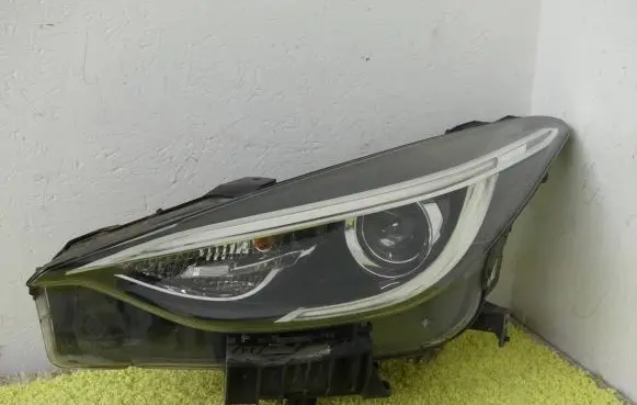 Infiniti Q30 Headlight/headlamp 260605DA0A