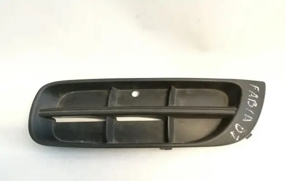 Skoda Fabia Mk1 (6Y) Front grill 5J0807367