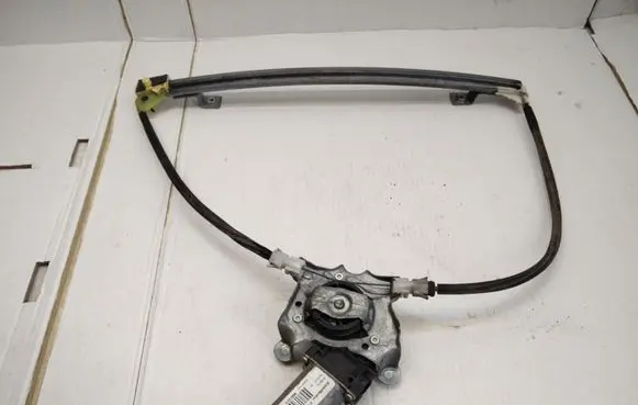 Renault Clio III Front door window regulator with motor 400733C