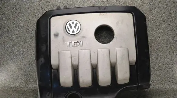 Volkswagen Touran I Engine cover (trim) 03G103925AEAG PA6GF10M20