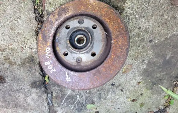 Peugeot 208 Front wheel hub
