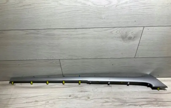 Dashboard glove box trim