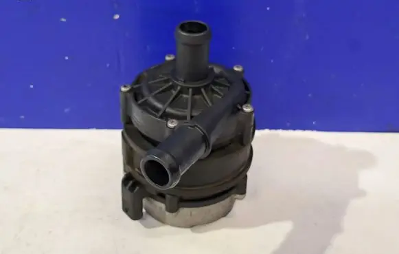 Polestar 2 Water pump 32135208