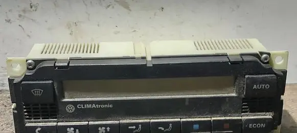 Volkswagen PASSAT B5 Climate control unit 5HB00761702