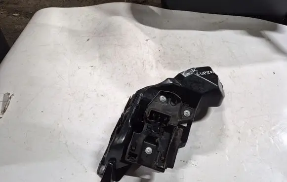 Cupra Formentor Rear bumper mounting bracket 42356SG4 5FF807377A 5FF807023