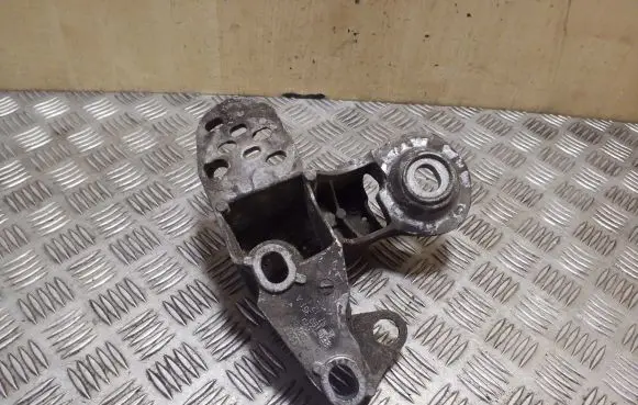 Audi A6 S6 C5 4B Engine mounting bracket 8E0199351A