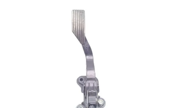 Accelerator throttle pedal