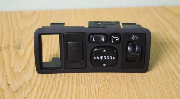 Toyota Avensis T250 Wing mirror switch 777667
