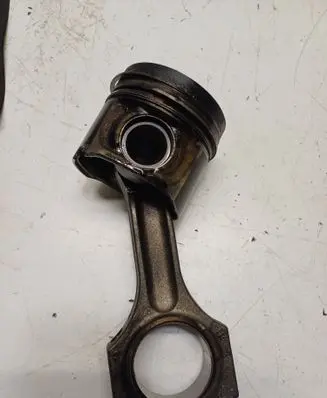 BMW X5 F15 Piston with connecting rod 04L110