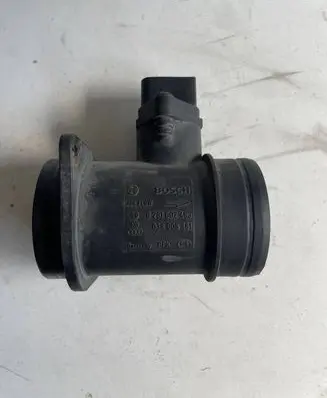 Volkswagen PASSAT B5.5 Mass air flow meter 0281002463 038906461