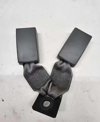Middle seatbelt buckle (rear)