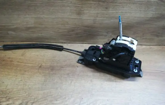 Volkswagen Golf Plus Gear shifter/selector 1K1713025AA