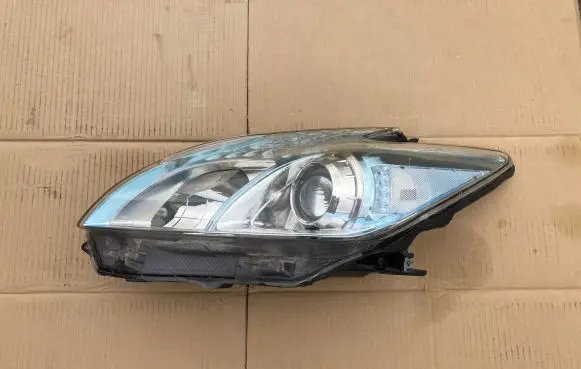Toyota Prius (XW30) Headlight/headlamp