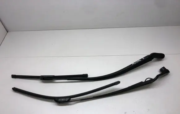 Mazda 6 Front wiper blade arm
