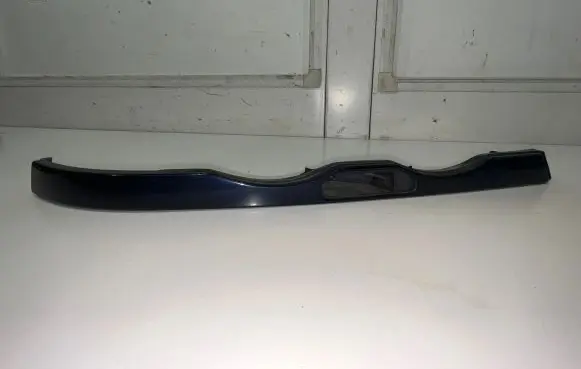 BMW 3 E46 Under headlight/headlamp trim 8227644