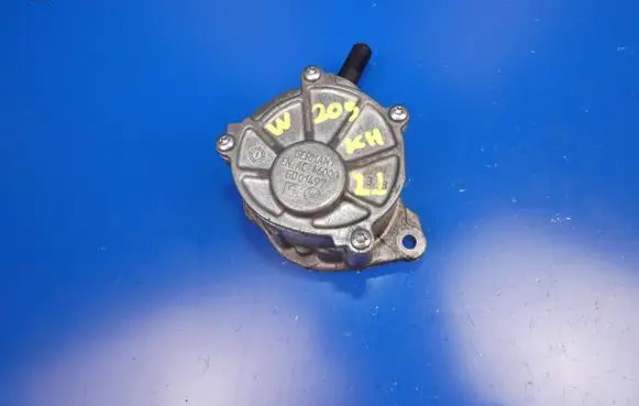 Mercedes-Benz C W205 Vacuum pump A6512300465 05742065