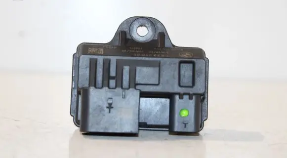 BMW 5 F10 F11 Glow plug pre-heat relay 7823290
