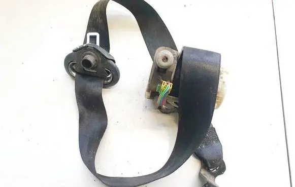 Skoda Fabia Mk2 (5J) Front seatbelt 5J1857701A 33057629
