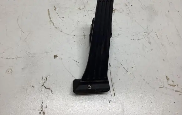 BMW 4 F32 F33 Accelerator throttle pedal 685317504