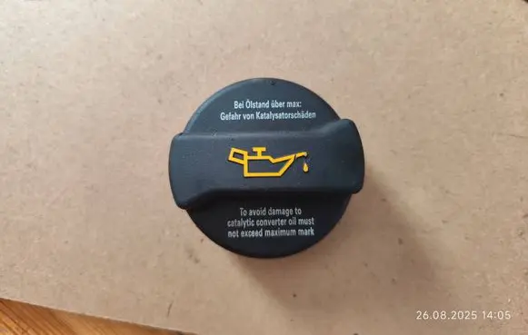 Volkswagen Golf V Oil filler cap 06B103485B