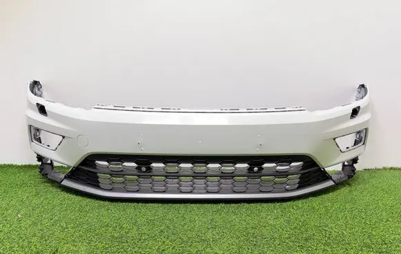 Volkswagen Tiguan Front bumper 5NN807221