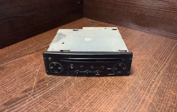 Renault Trafic II (X83) Radio/CD/DVD/GPS head unit 8200633634 8200633634T