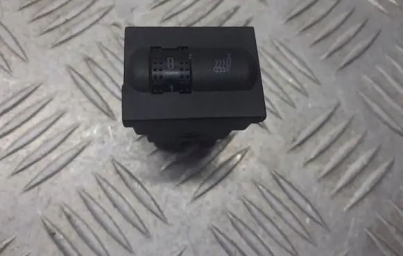 Skoda Fabia Mk1 (6Y) Seat heating relay 6Y0953564A