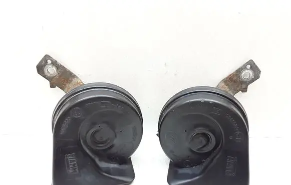 Volvo V70 Horn signal 31276806 31276805