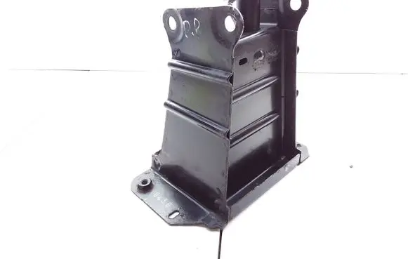 Mercedes-Benz A W169 Front bumper mounting bracket 130500220