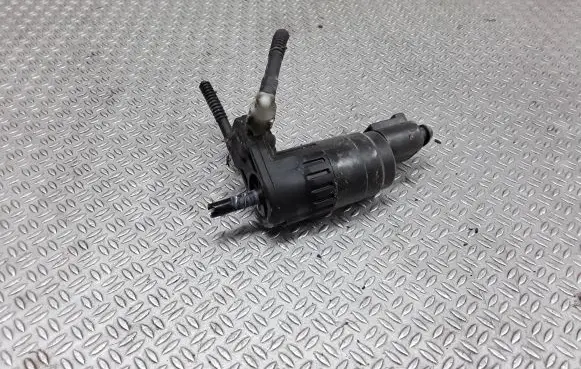 Volkswagen Tiguan Windscreen/windshield washer pump 1K6955651