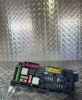 Mercedes-Benz C W204 Fuse module 2049060105
