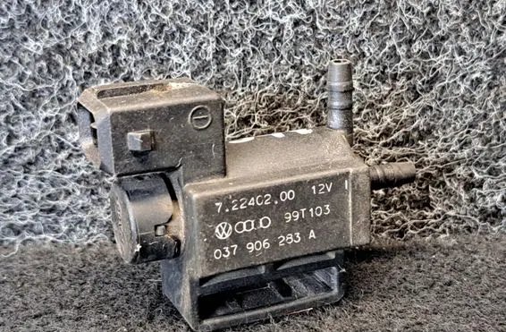Volkswagen Bora Vacuum valve 037906283A