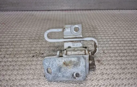 Volkswagen Caddy Front door lower hinge 1T0831412C