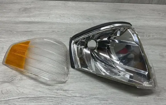Mercedes-Benz SL R129 Front indicator light 1315106913 1298260843 2357NA