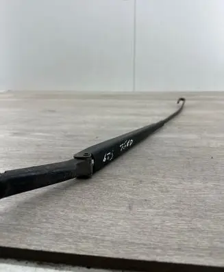 Opel Zafira A Front wiper blade arm 90582557