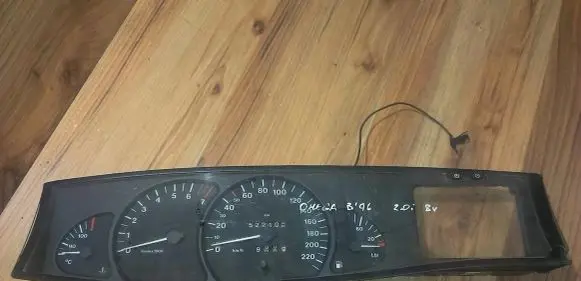 Opel Omega B1 Speedometer (instrument cluster) 88481674