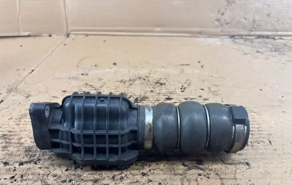 Citroen C4 II Picasso Intercooler hose/pipe 9687261180