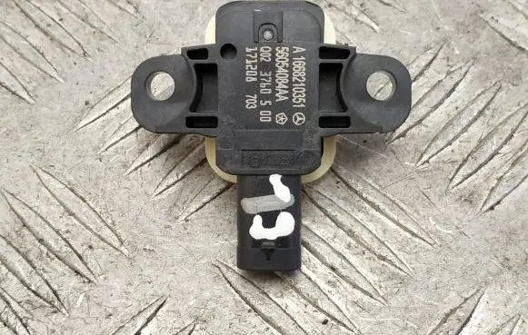 Mercedes-Benz GLS X166 Airbag deployment crash/impact sensor A1668210351