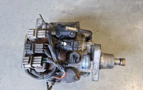 Nissan Patrol Y61 Fuel injection high pressure pump 16700VB300