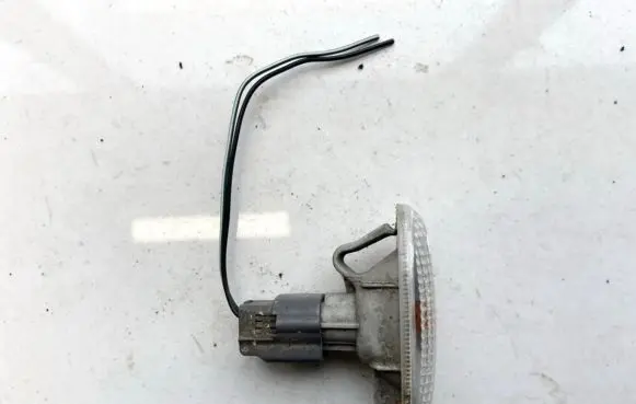 Mazda 2 Front fender indicator light